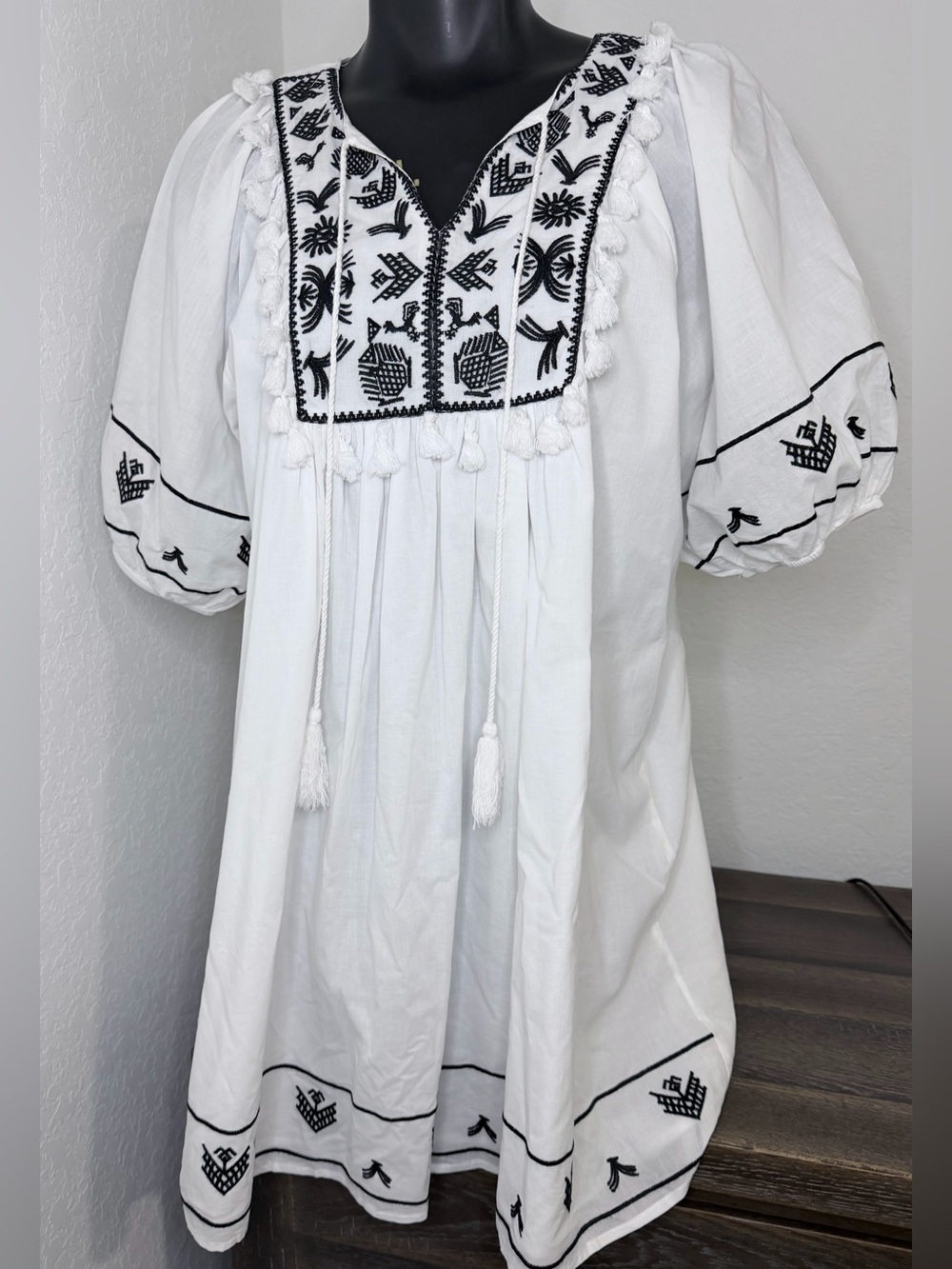 Anthropologie C&V Chelsea & Violet M Embroidered White/black Boho Mini Dress